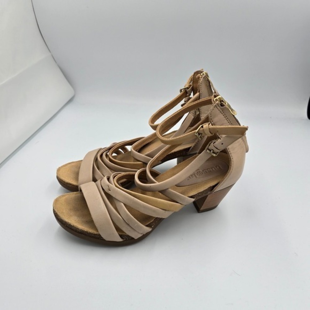 Bussola Est 1978 Women's Leather Strappy Block Heel Sandal Size 38 Beige‎ Gold